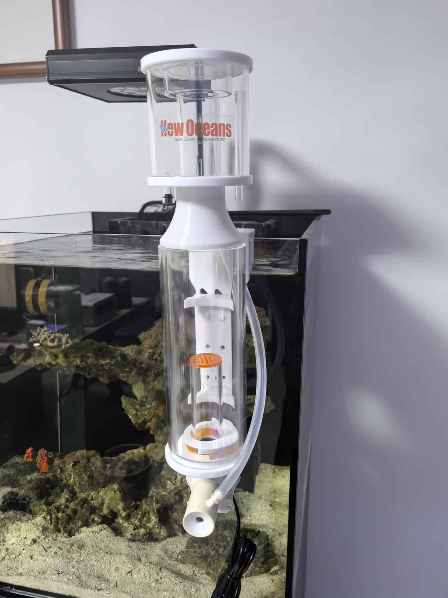 Side view of Zoobam DQ-Series Nano DC Protein Skimmer attached to aquarium panel