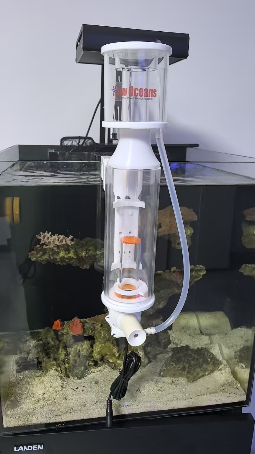 Zoobam DQ-Series Nano DC Protein Skimmer running inside reef tank with clear microbubbles visible